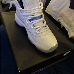 Jordan Kids Sneakers in White and Blue